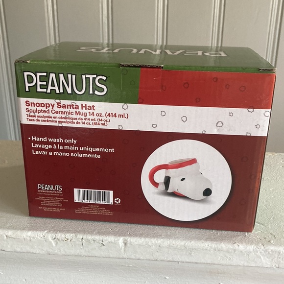BNIB Peanuts Snoopy Santa Hat Sculpted 14oz Ceramic Holiday Collectors Mug - Picture 6 of 17